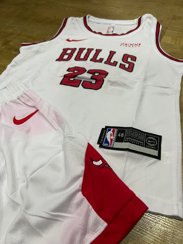 Uniforme Niño Chicago Bulls Blanco #23 – (Calidad Triple A) 🏀⚪