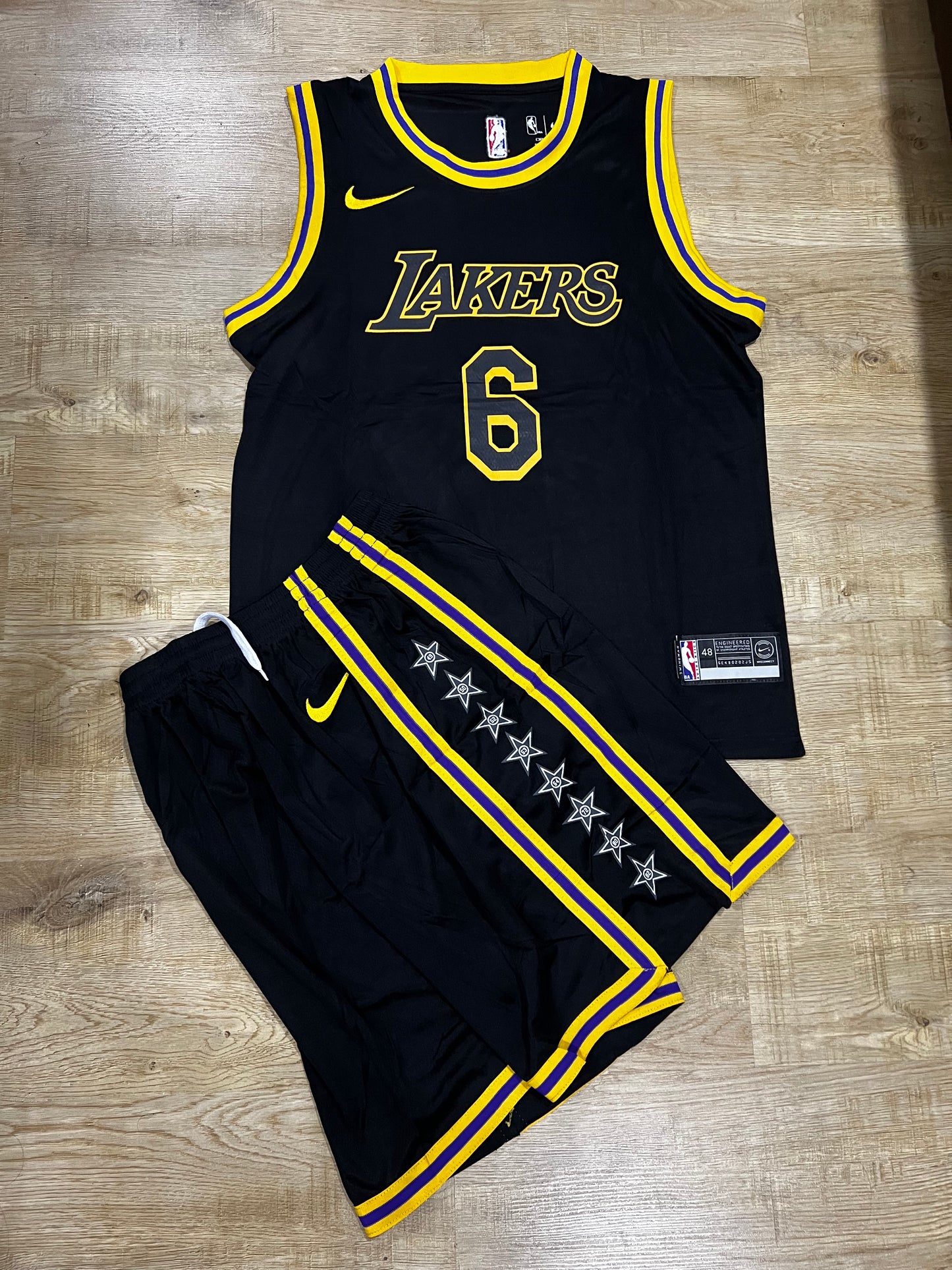 Uniforme Adulto Lakers Negro #6 – (Calidad Triple A) 🏀⚫
