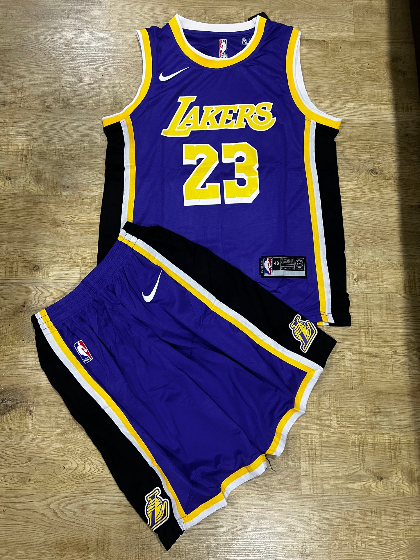Uniforme Adulto Lakers Morado #23 – (Calidad Triple A) 🏀💜