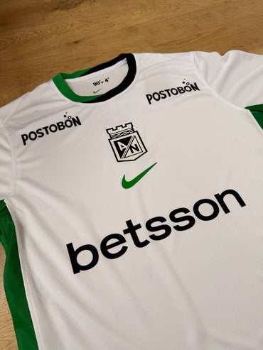 Camiseta Atlético Nacional 2026 Visitante Hombre – Tela Lisa Encauchetada