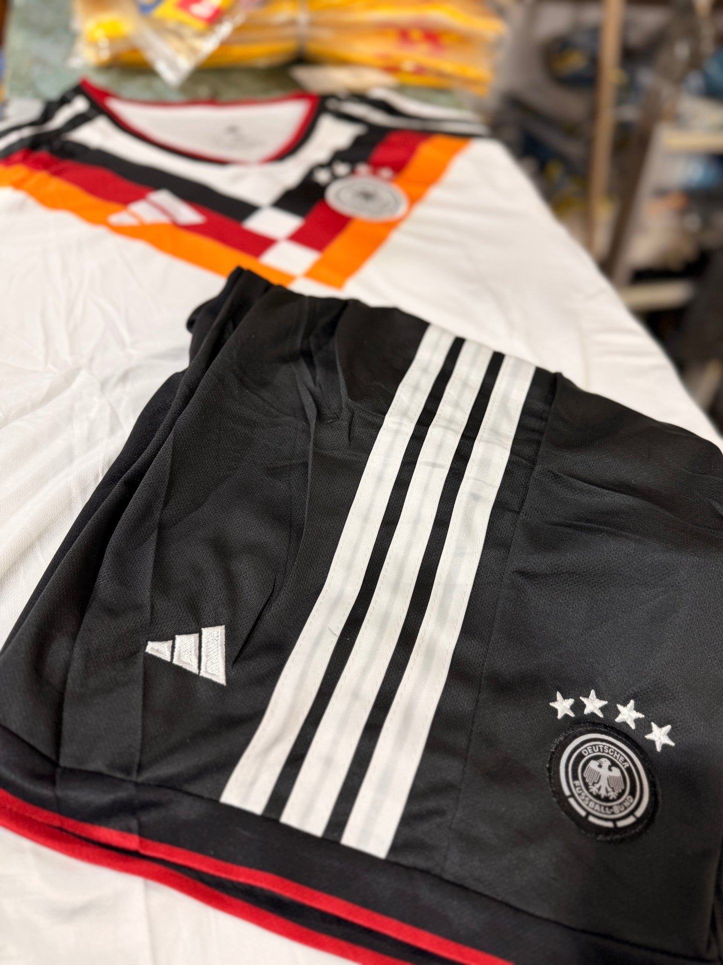 Uniforme Adulto Alemania Local Mundial 2026 – (Calidad Triple A) 🇩🇪⚪⚫