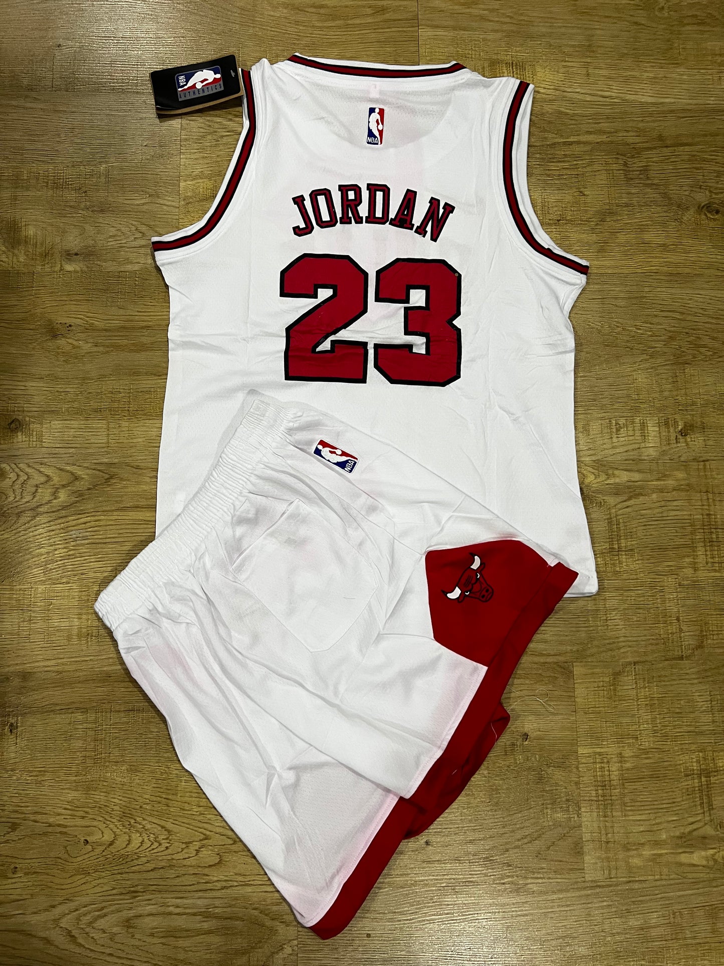 Uniforme Niño Chicago Bulls Blanco #23 – (Calidad Triple A) 🏀⚪