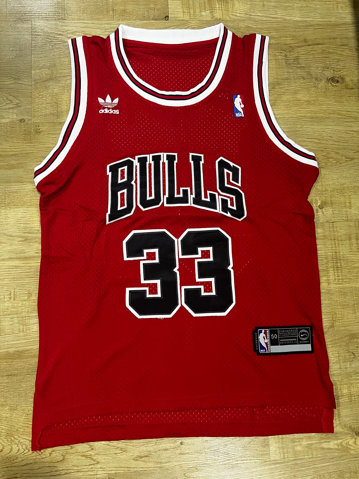 Jersey Bulls #33 – (Calidad 1.1) 🏀🔴