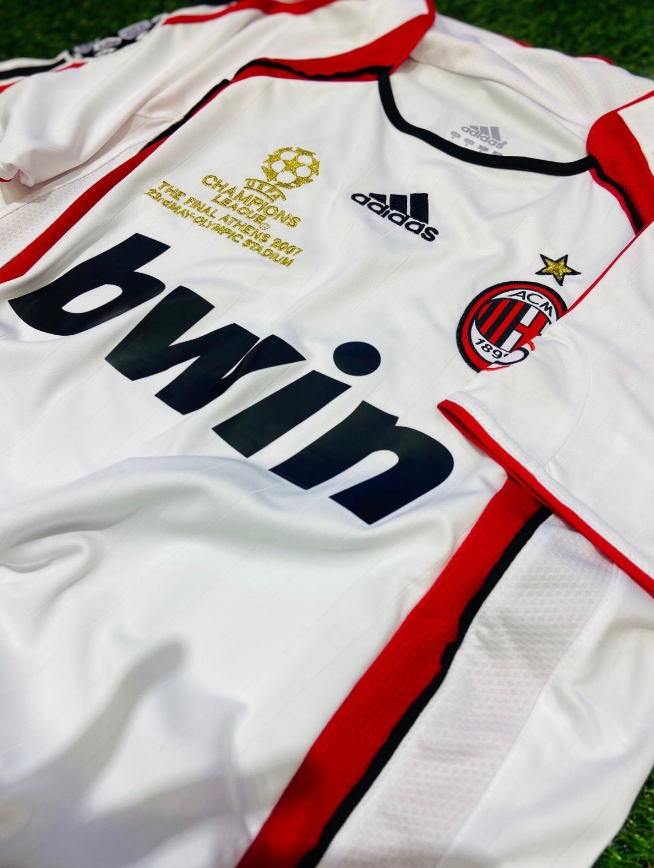 Camiseta AC Milan Retro Blanca – (Calidad 1.1) ⚪🔴⚫✨