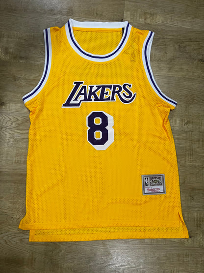 Jersey Lakers Amarillo #8 – (Calidad 1.1) 🏀💛