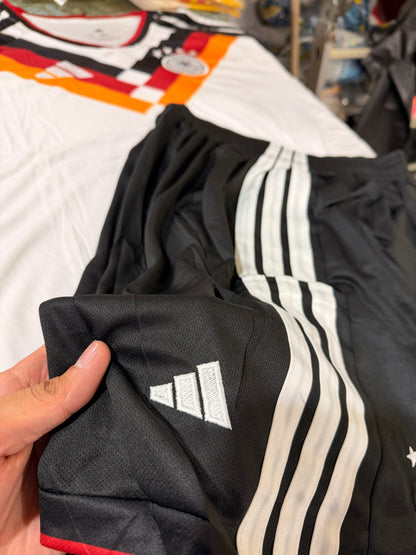 Uniforme Adulto Alemania Local Mundial 2026 – (Calidad Triple A) 🇩🇪⚪⚫