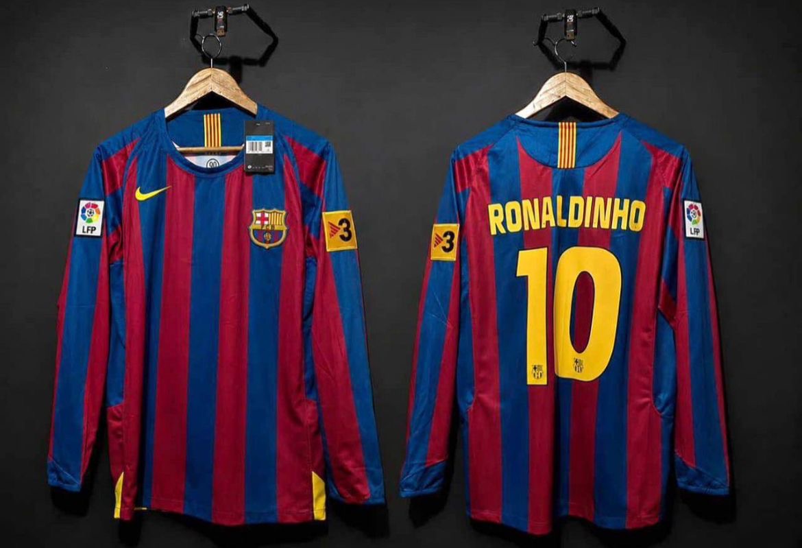 Camiseta Barcelona Ronaldinho 10 Retro 2005/06 Manga Larga – Dorsal y Parches