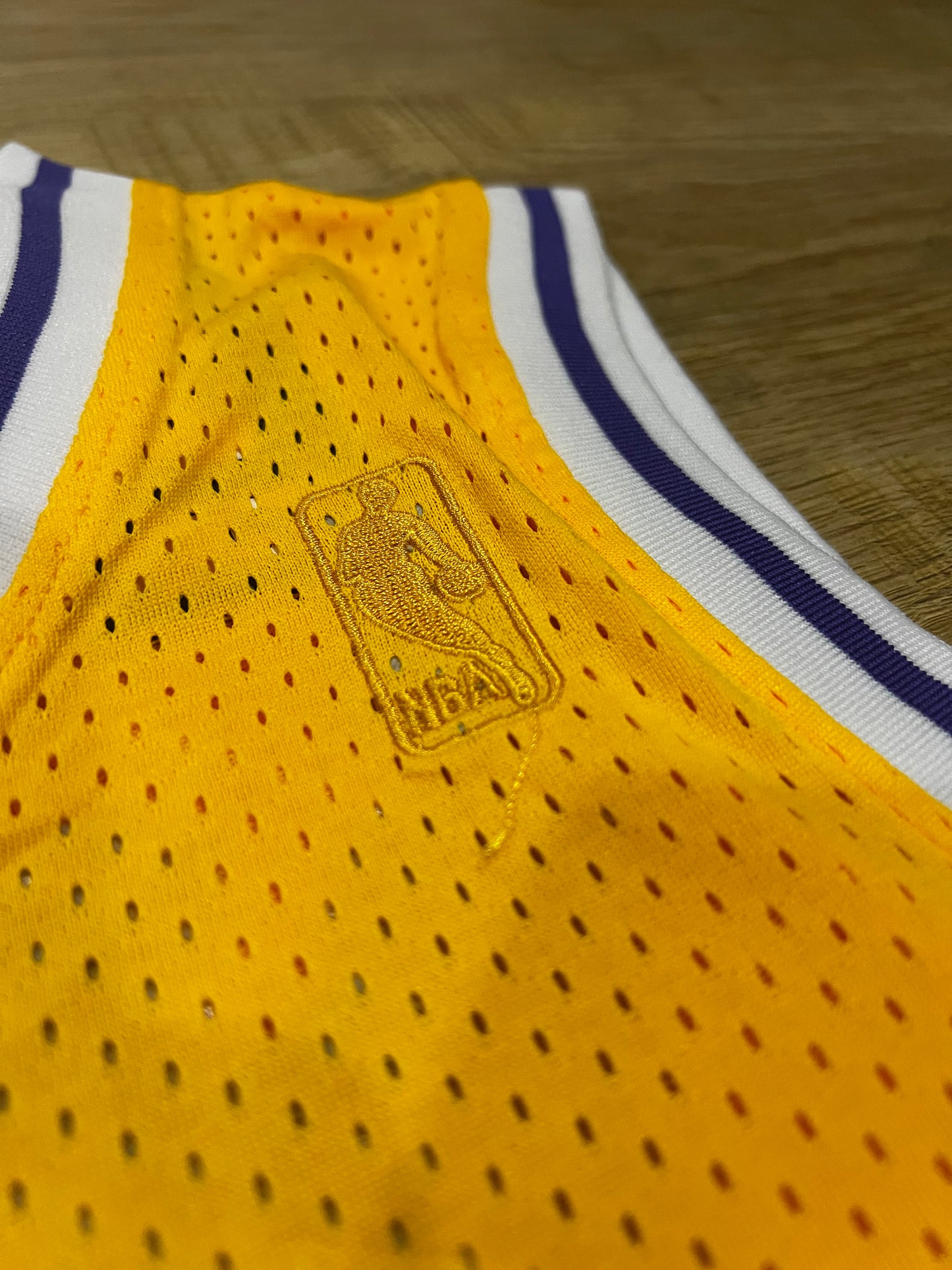 Jersey Lakers Amarillo #8 – (Calidad 1.1) 🏀💛