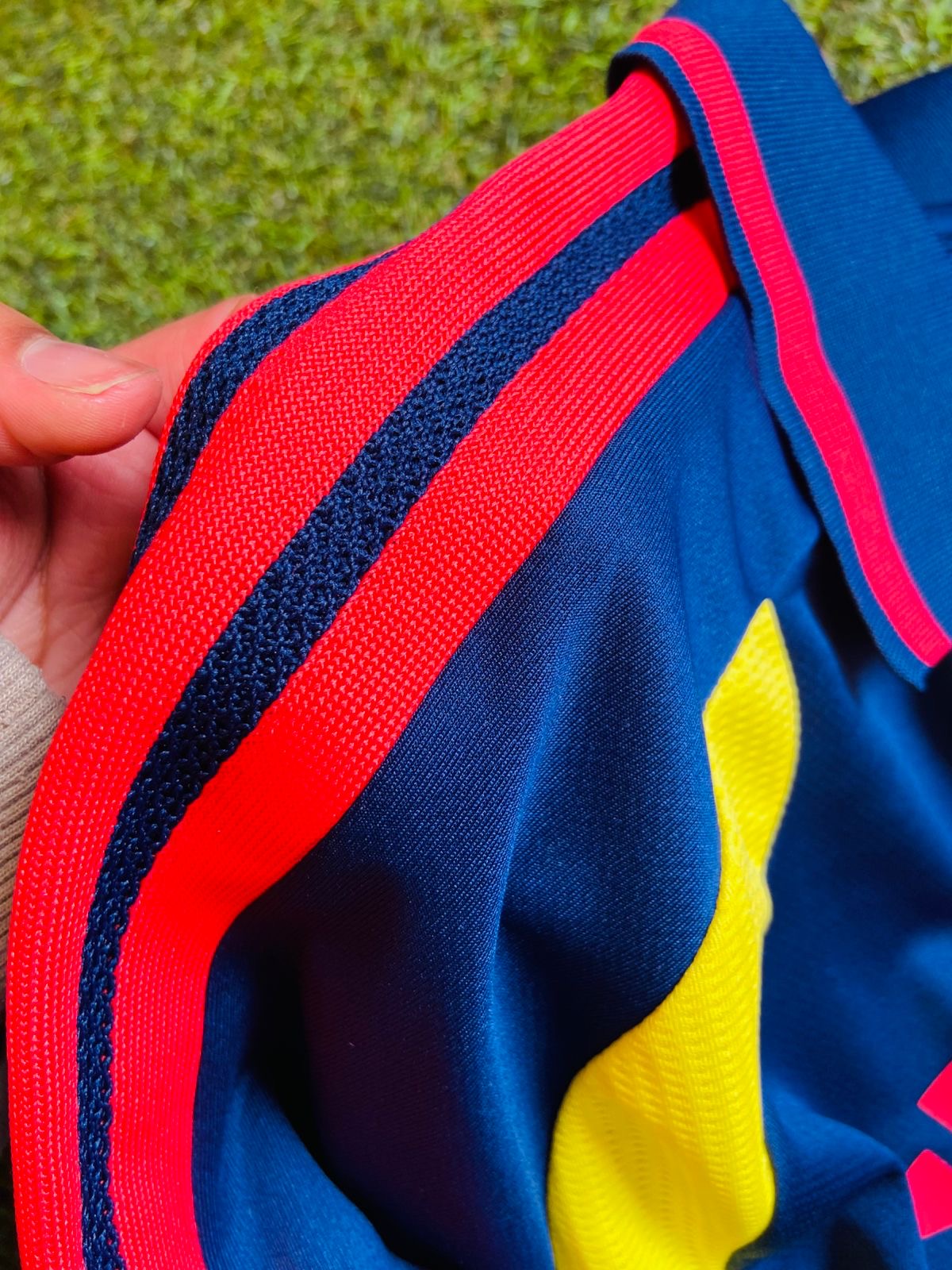 Camiseta de Presentación Selección Colombia 2026 – (Calidad 1.1) 🇨🇴✨