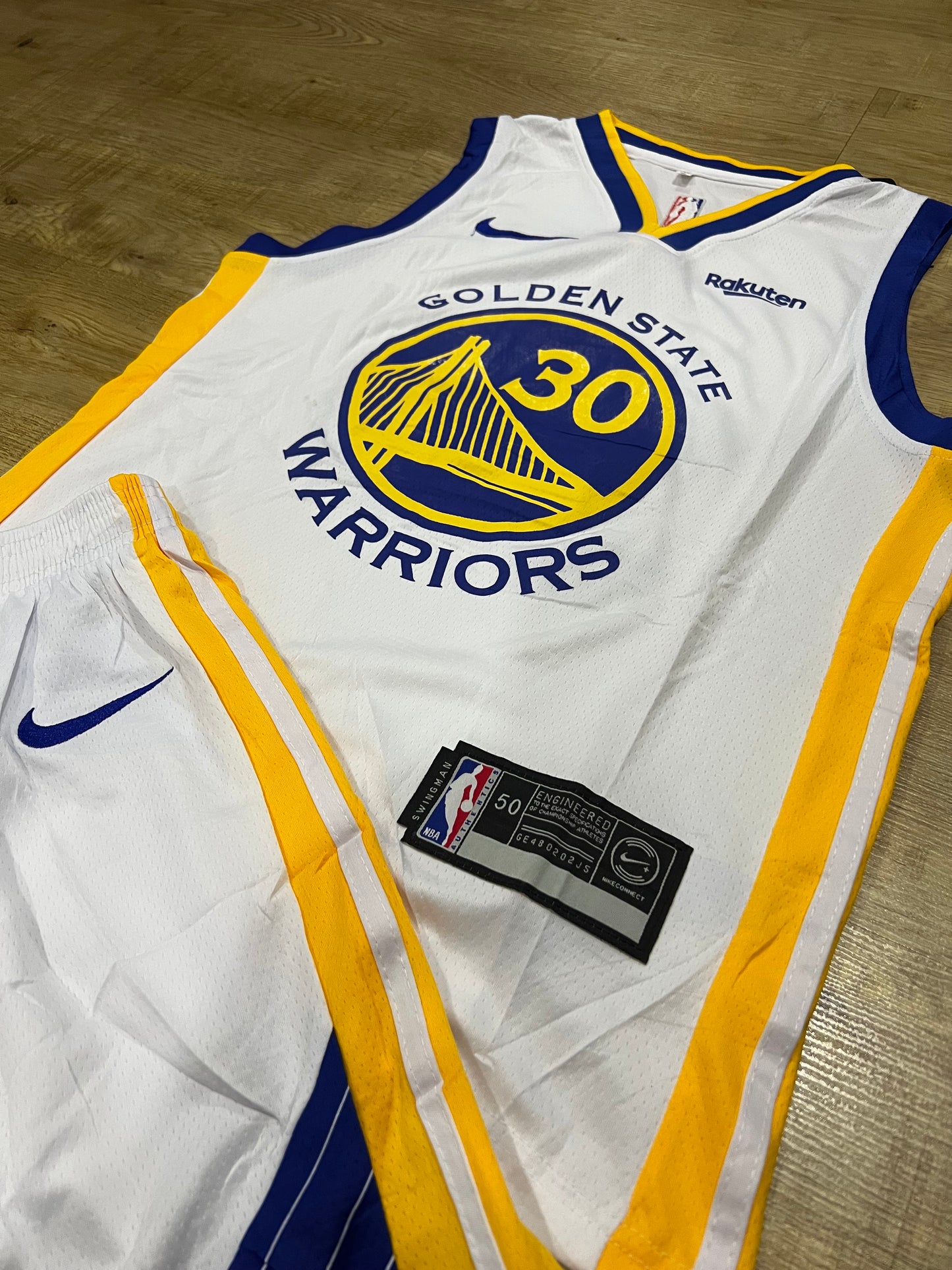 Uniforme Niño Warriors Blanco – (Calidad Triple A) 🏀⚪