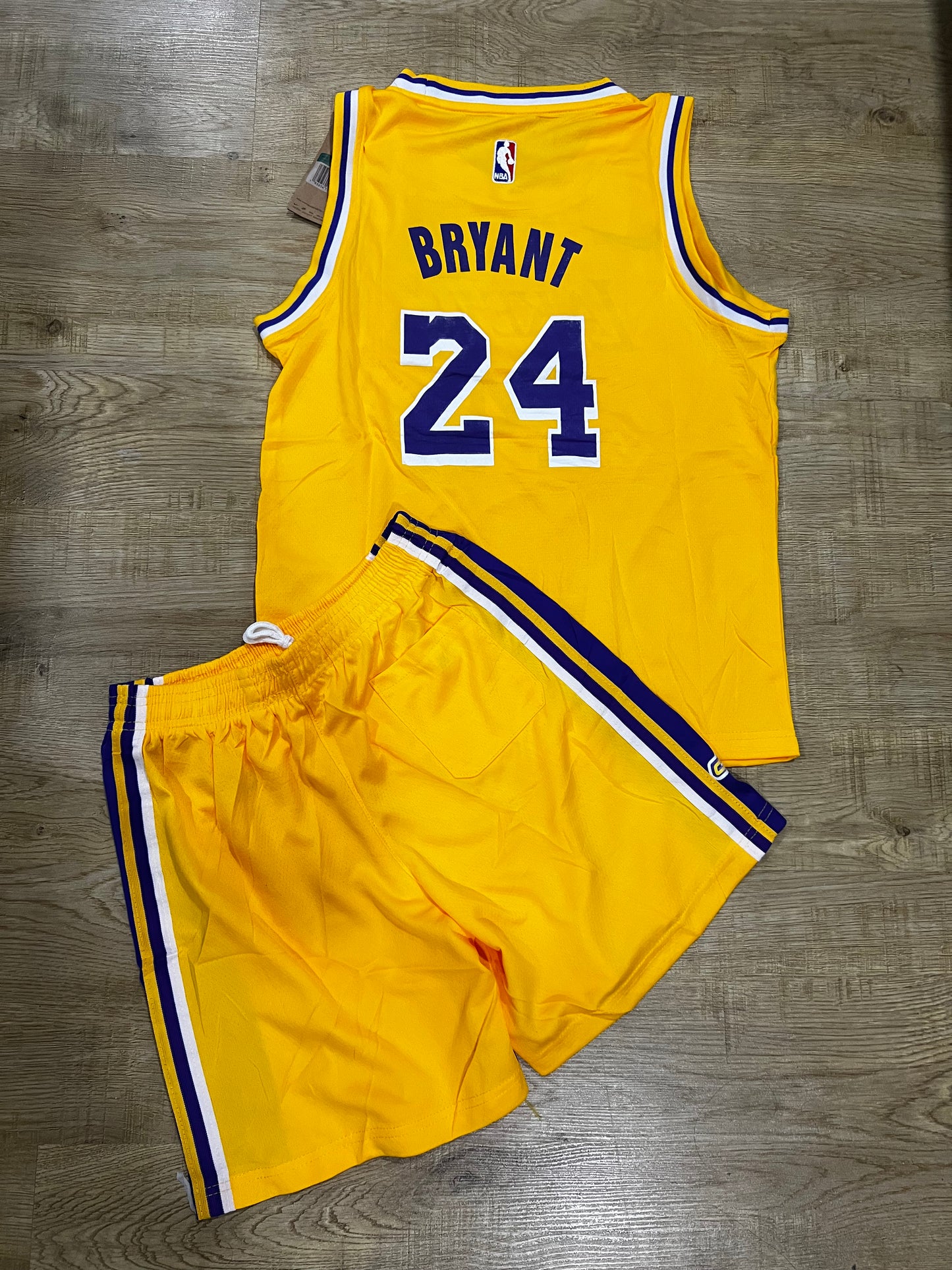 Uniforme Niño Lakers Amarillo #24 – (Calidad Triple A) 🏀💛