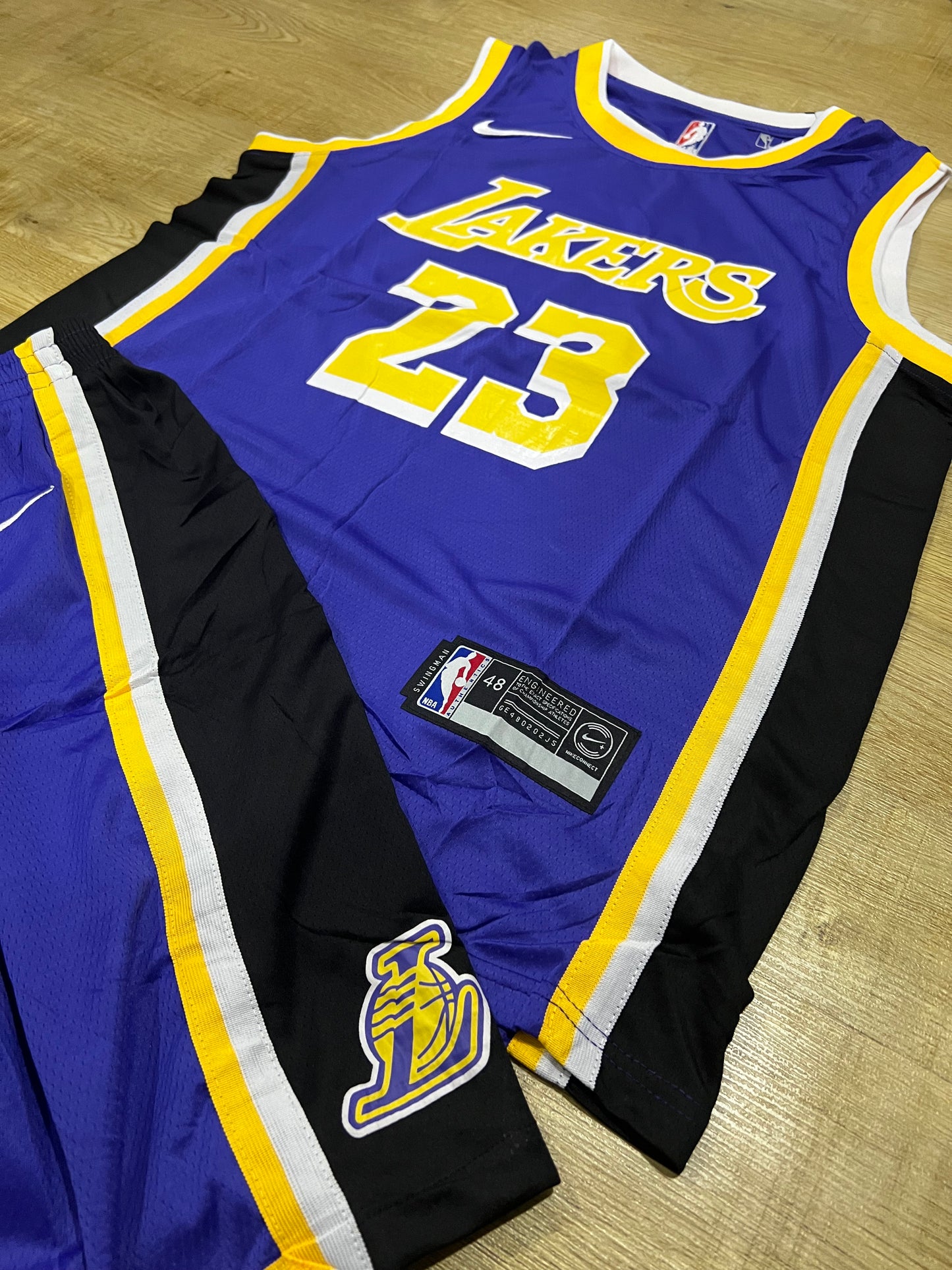 Uniforme Adulto Lakers Morado #23 – (Calidad Triple A) 🏀💜