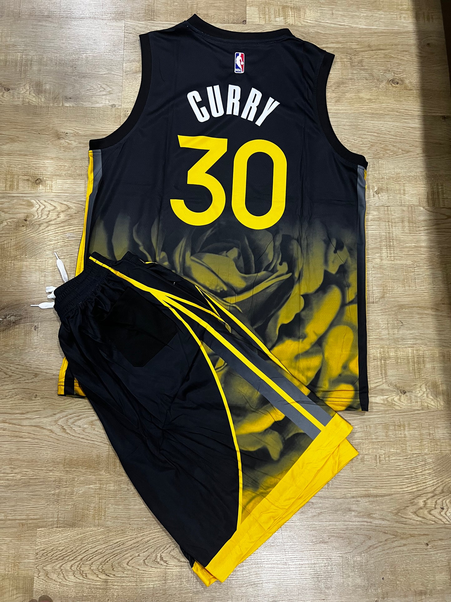 Uniforme Adulto Warriors #30 Negro/Amarillo – (Calidad Triple A) 🏀🖤💛
