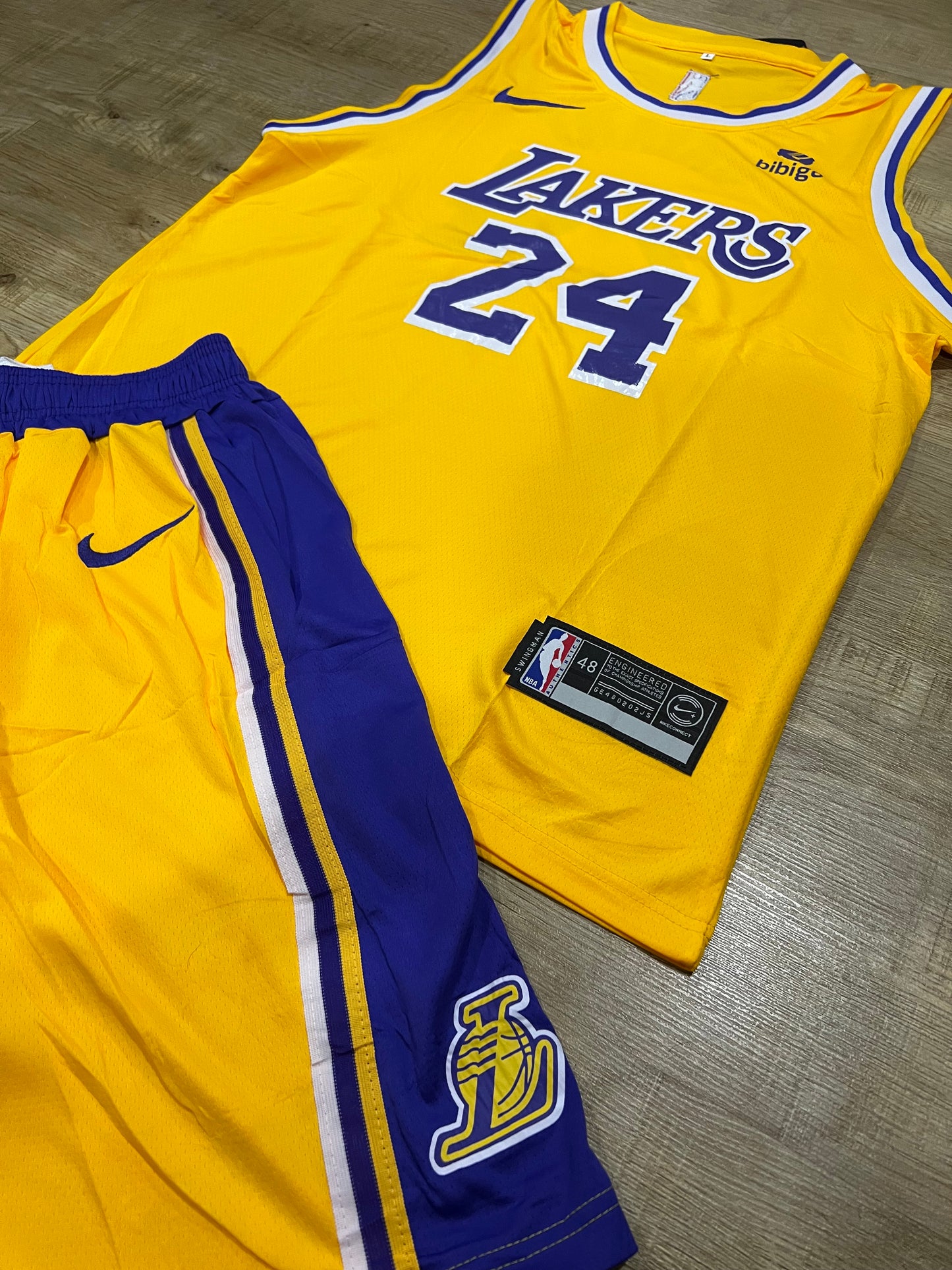 Uniforme Adulto Lakers Amarillo #24 – (Calidad Triple A) 🏀💛