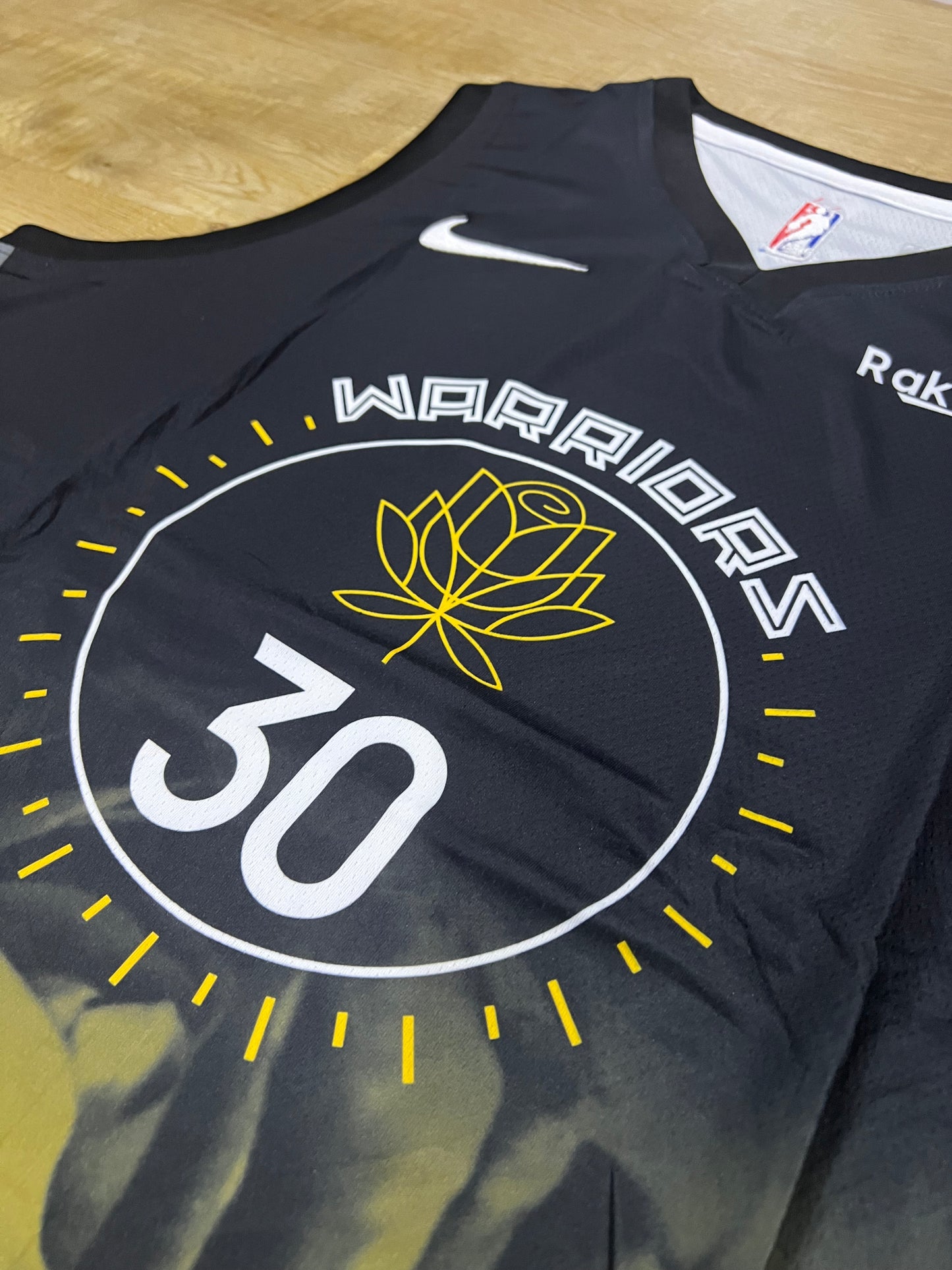 Uniforme Adulto Warriors #30 Negro/Amarillo – (Calidad Triple A) 🏀🖤💛