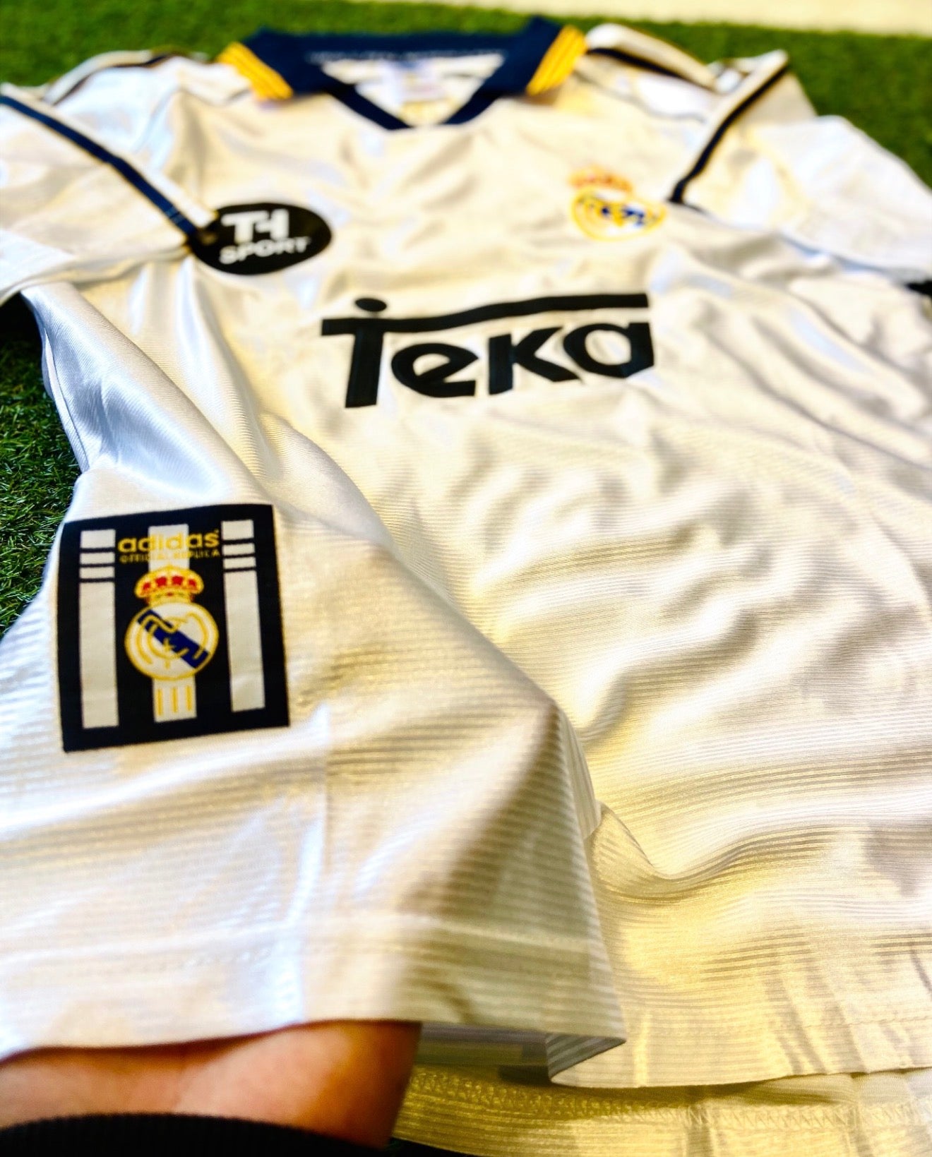 Camiseta Real Madrid Retro – Hombre (Calidad 1.1) ⚪👑