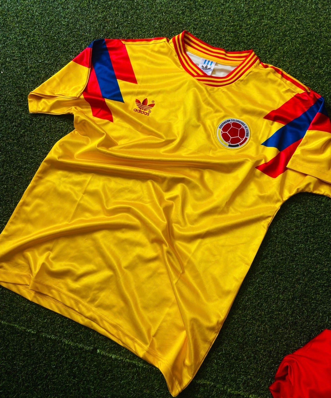 Camiseta Selección Colombia 90 – Hombre (Calidad Triple A) 🇨🇴✨