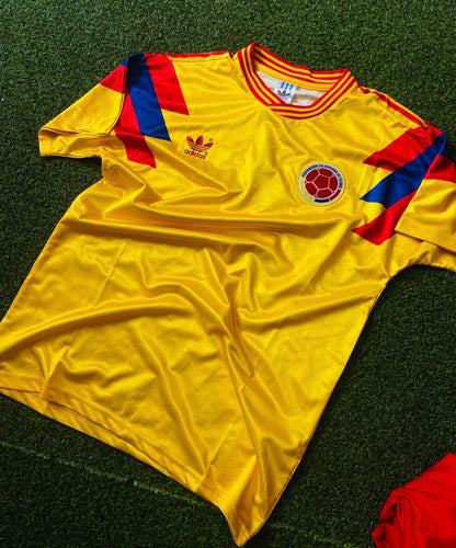 Camiseta Selección Colombia 90 – Hombre (Calidad Triple A) 🇨🇴✨