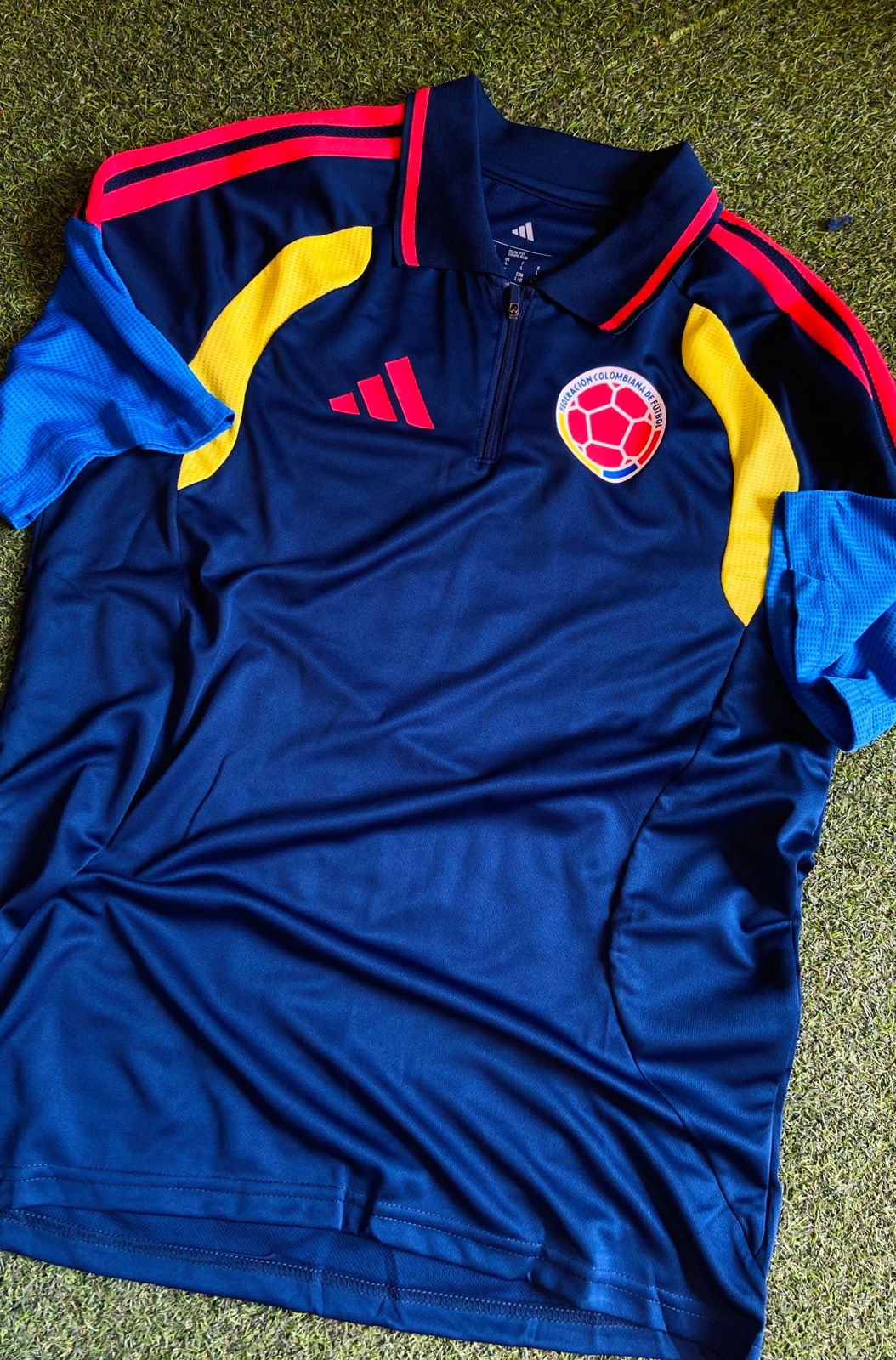 Camiseta de Presentación Selección Colombia 2026 – (Calidad 1.1) 🇨🇴✨