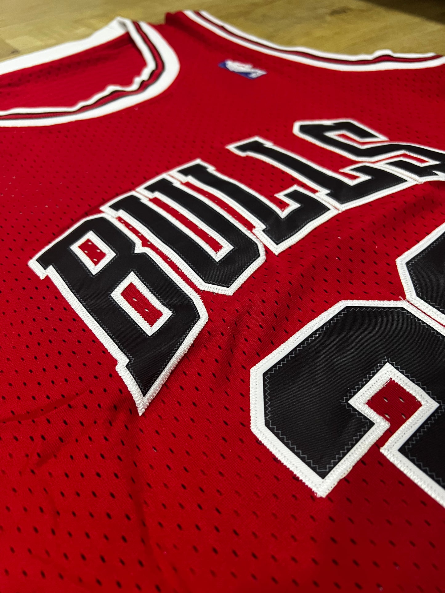 Jersey Bulls #33 – (Calidad 1.1) 🏀🔴