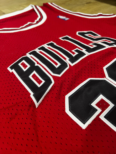 Jersey Bulls #33 – (Calidad 1.1) 🏀🔴