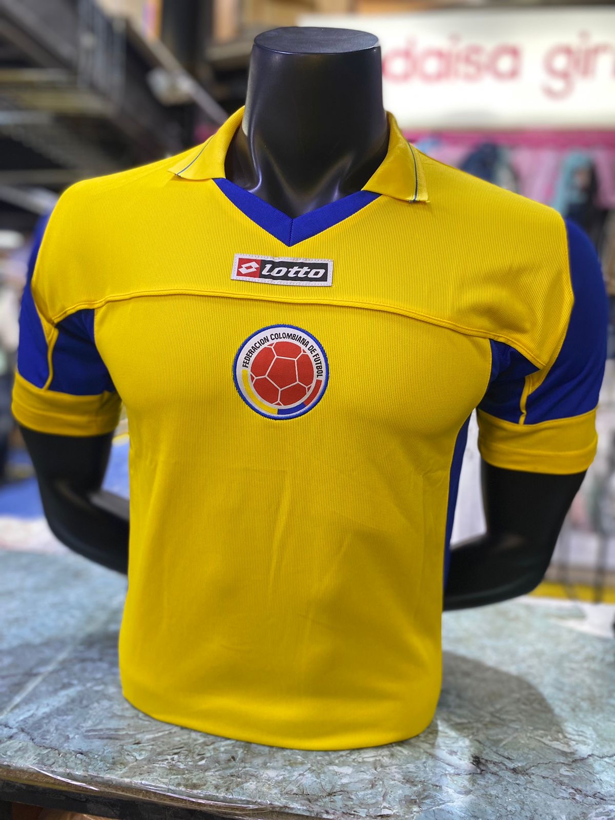 Camiseta Selección Colombia Retro Lotto – Hombre (Calidad 1.1)💛
