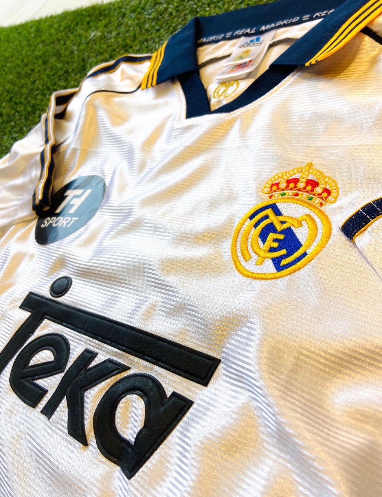 Camiseta Real Madrid Retro – Hombre (Calidad 1.1) ⚪👑