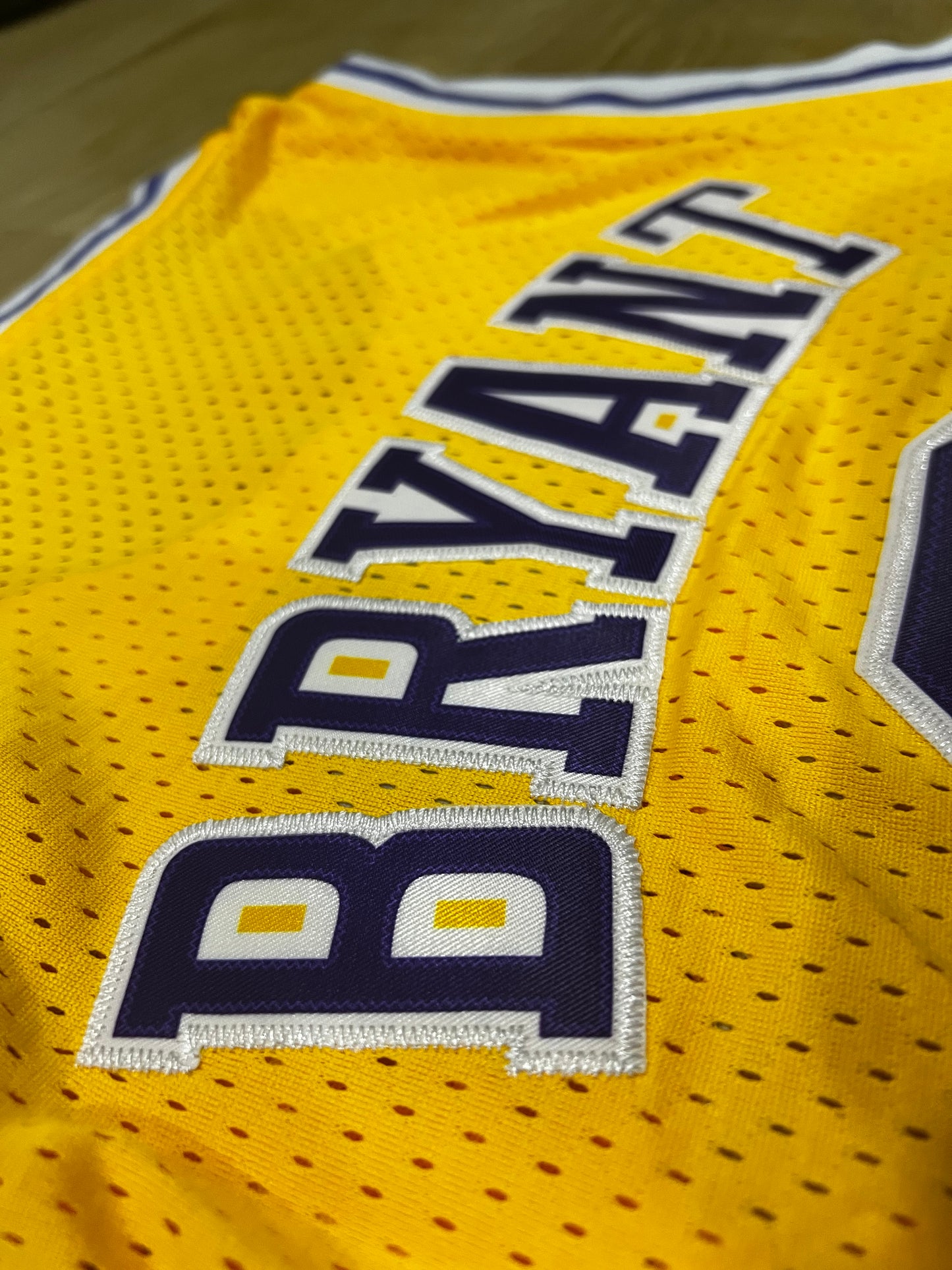 Jersey Lakers Amarillo #8 – (Calidad 1.1) 🏀💛