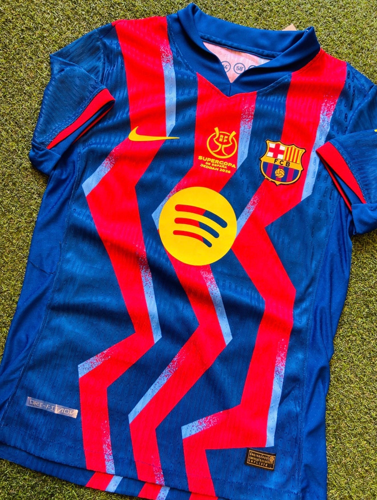 Camiseta FC Barcelona 4ta Equipación 2025-2026 – Hombre (Calidad 1.1)