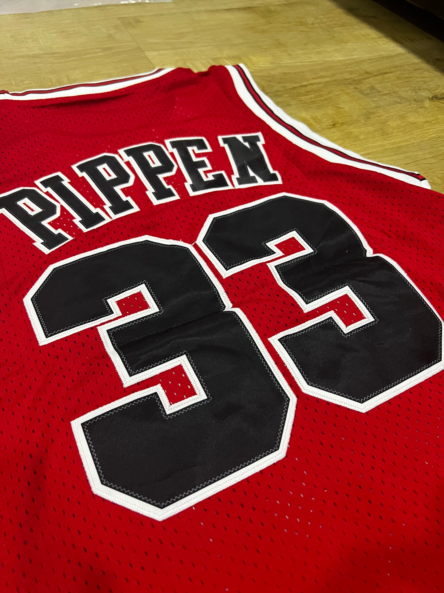 Jersey Bulls #33 – (Calidad 1.1) 🏀🔴