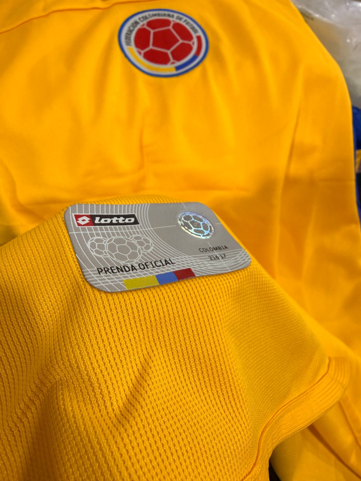 Camiseta Selección Colombia Retro Lotto – Hombre (Calidad 1.1)💛