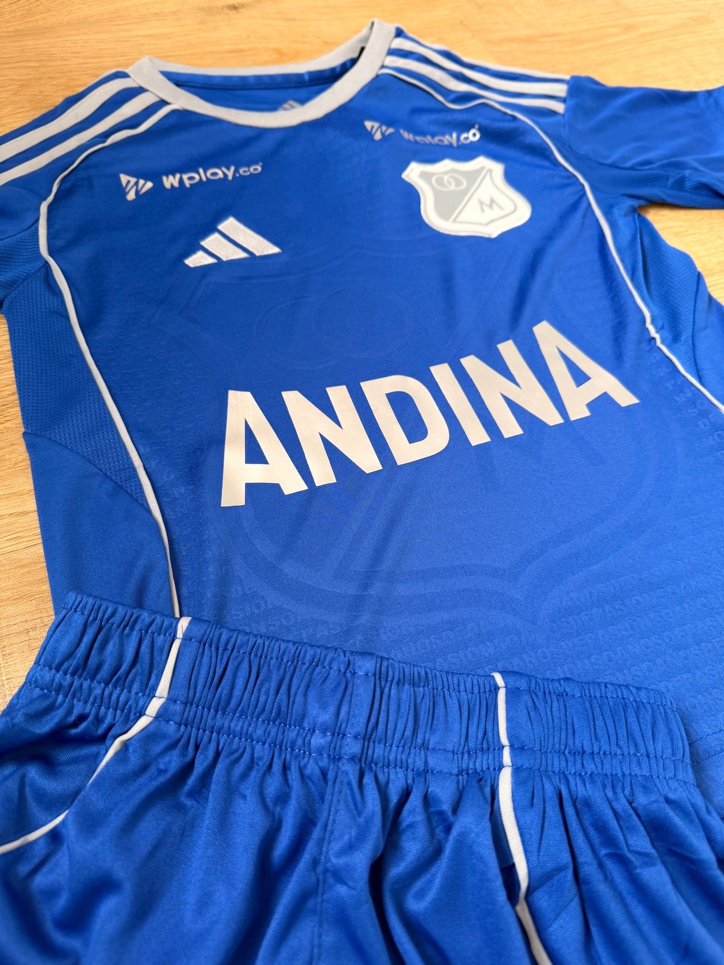 Uniforme Niño Millonarios 2026 Local – Bordado