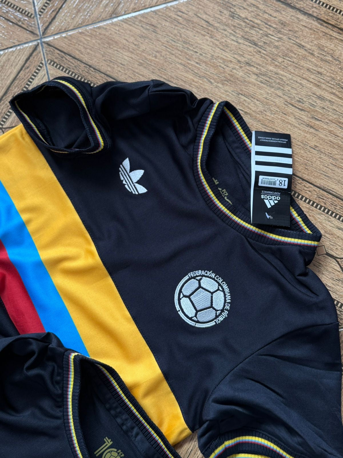 Camiseta Centenario Negra Selección Colombia – hombre Edición Especial Bordada 🇨🇴🖤