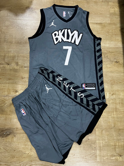 Uniforme Adulto Brooklyn Gris #7 – (Calidad Triple A) 🏀🌫️