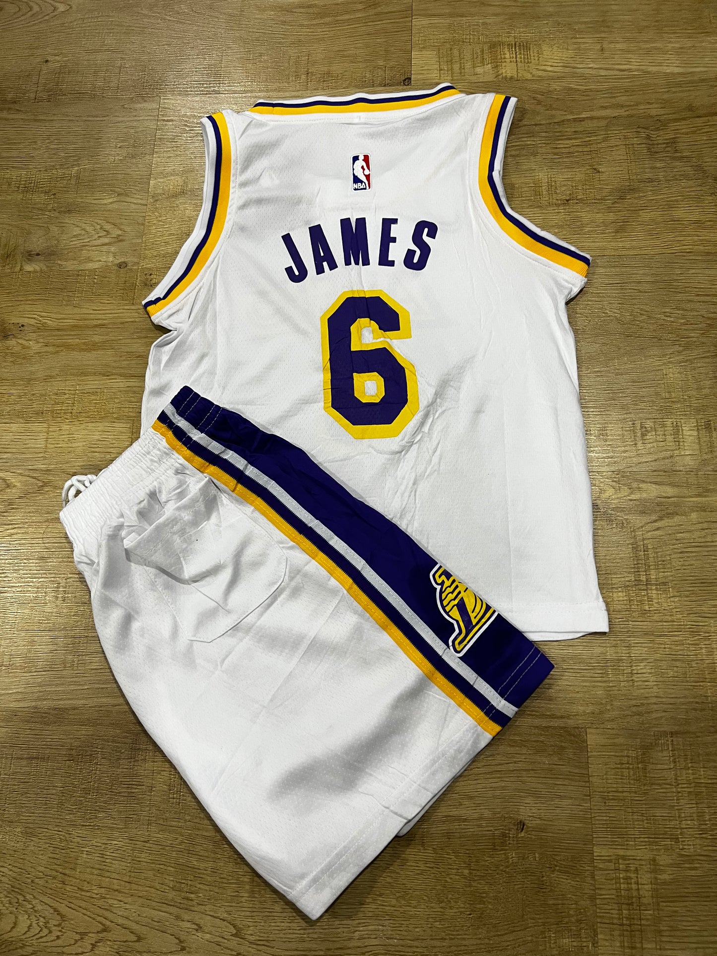 Uniforme Adulto Lakers Blanco #6 – (Calidad Triple A) 🏀⚪